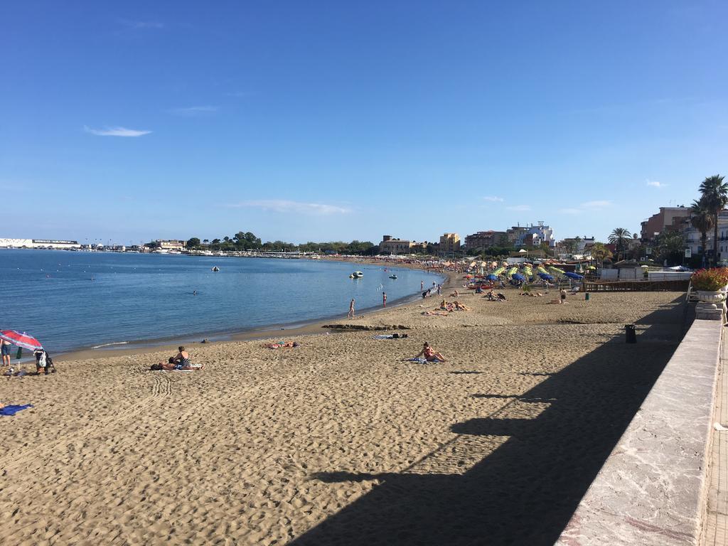 Baia Di Naxos Giardini Naxos Exterior foto
